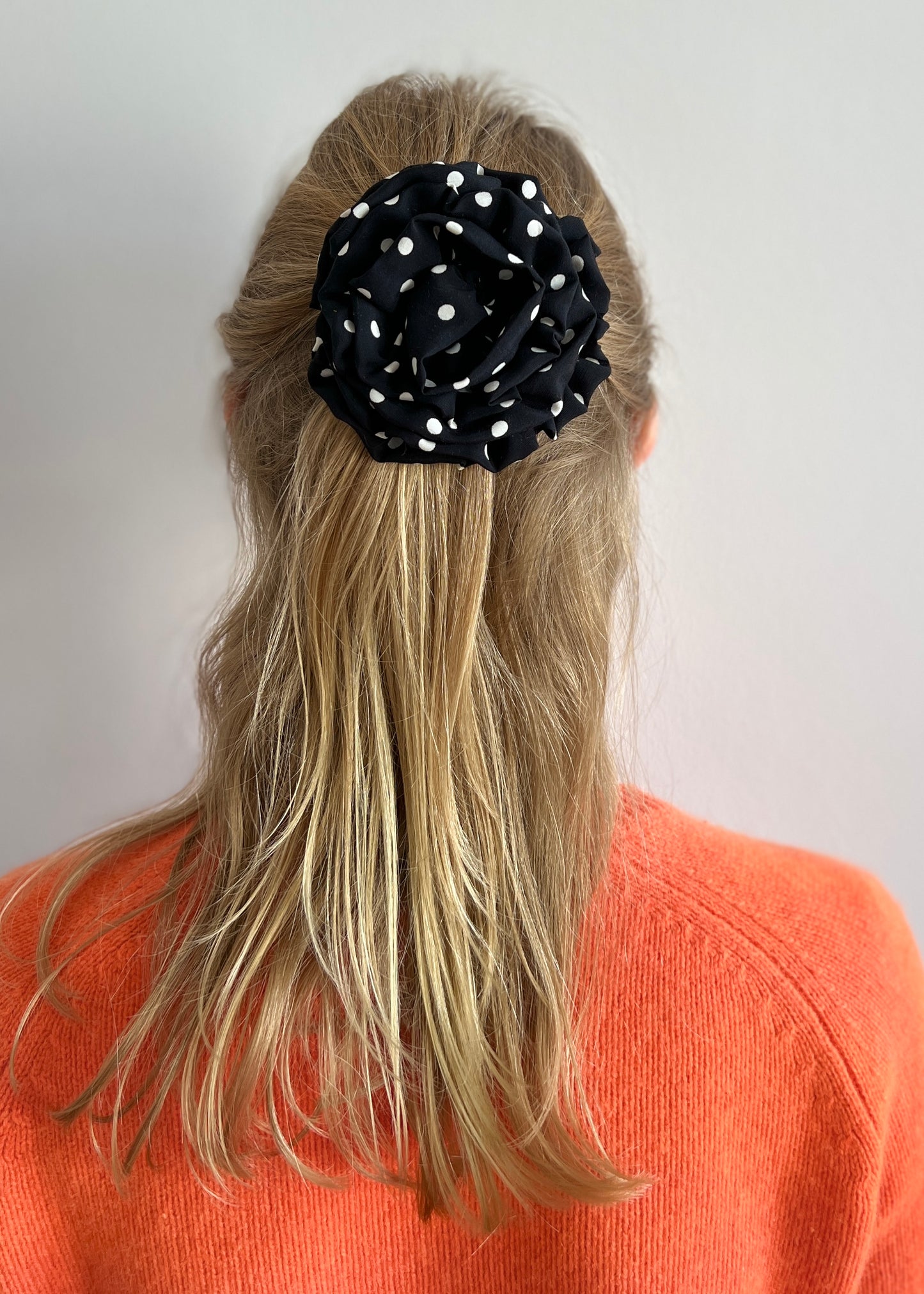 ROSE HAIRCLIP POLKA DOTS