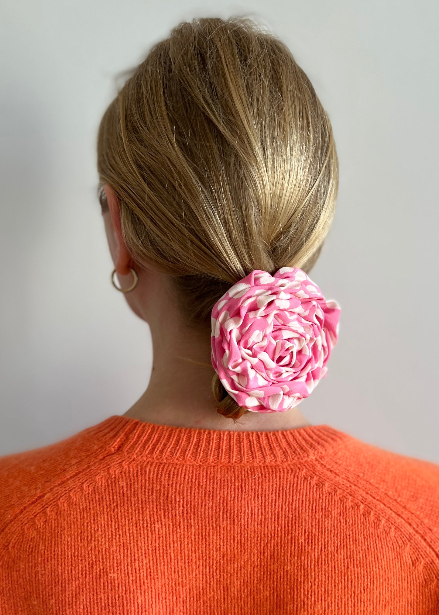 ROSE HAIRCLIP POLKA DOTS